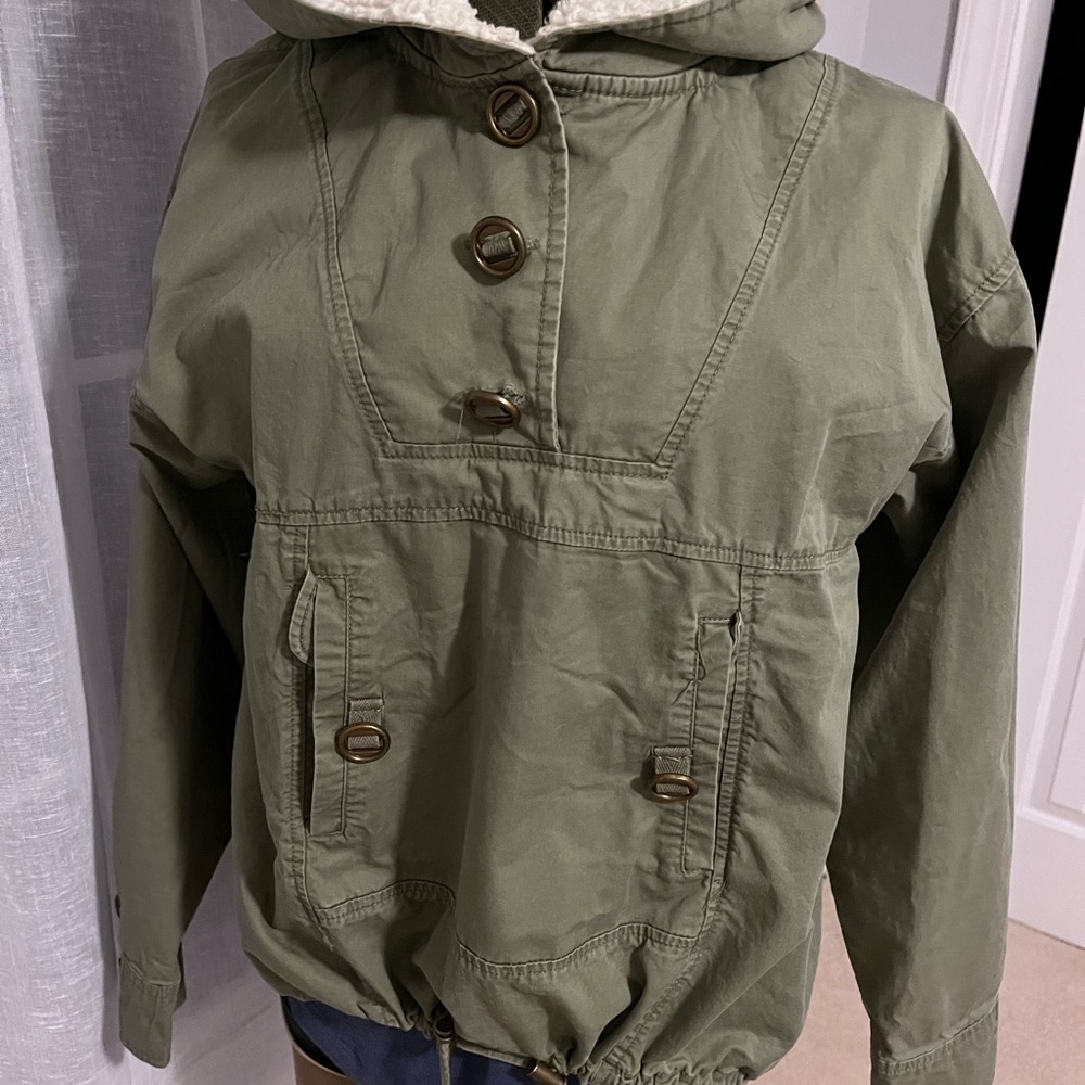 Pullover Jacket In Army Green - image 7